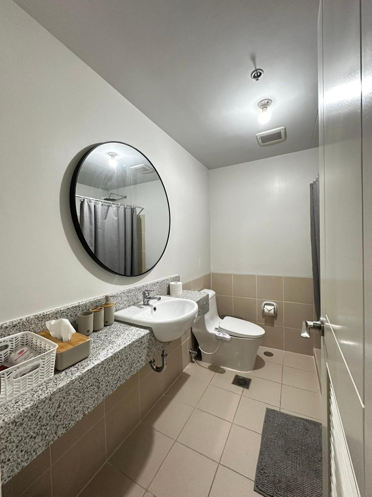 2 Bedroom Condo Unit Near Sm Bf & Naia At The Atherton By Dmci With 2 Balcony Paranaque City Экстерьер фото