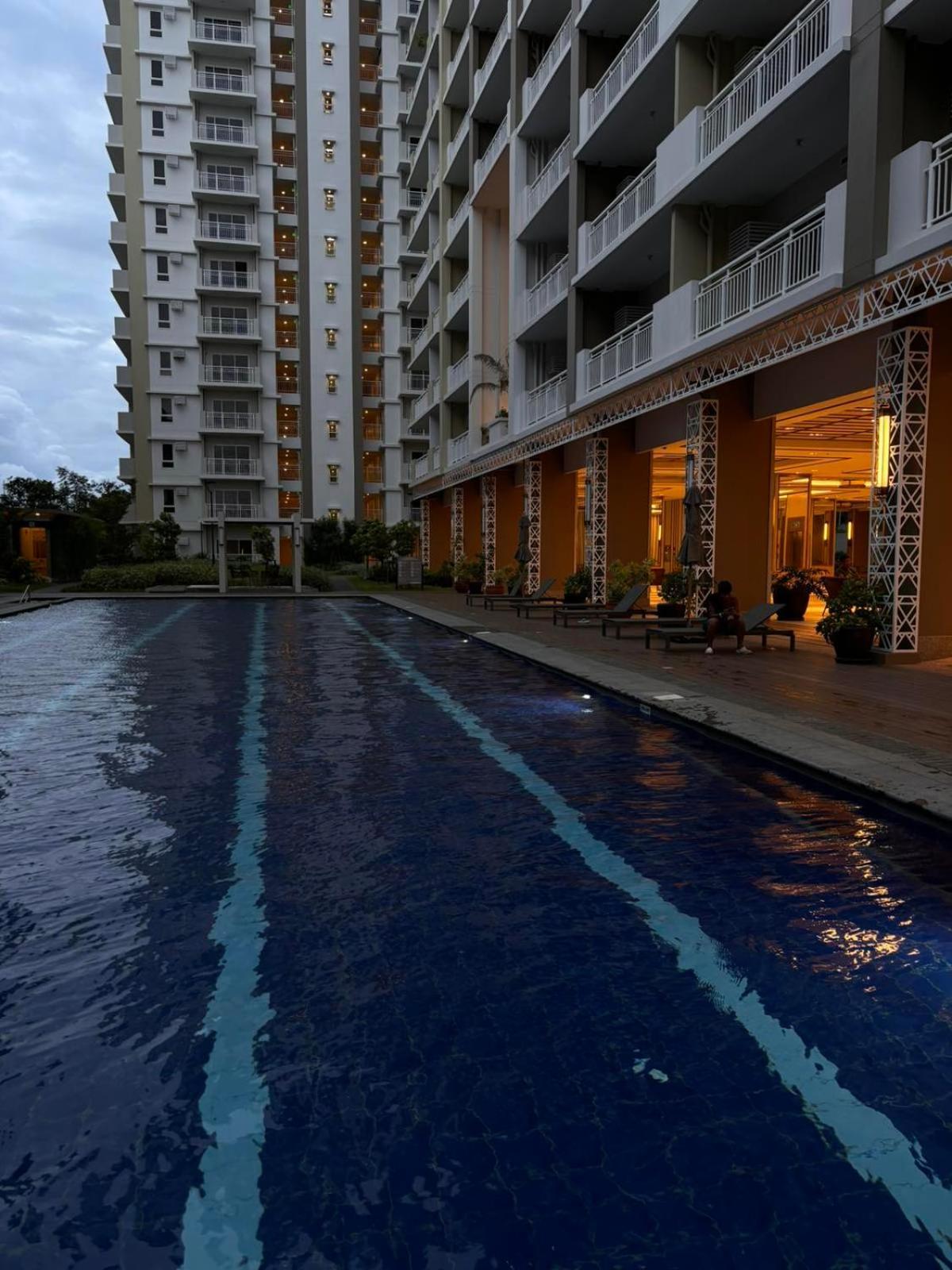 2 Bedroom Condo Unit Near Sm Bf & Naia At The Atherton By Dmci With 2 Balcony Paranaque City Экстерьер фото