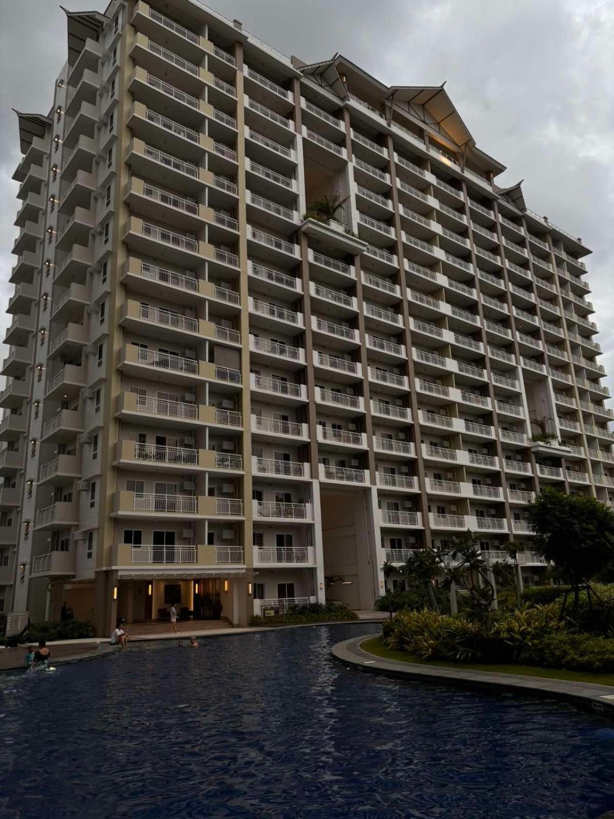 2 Bedroom Condo Unit Near Sm Bf & Naia At The Atherton By Dmci With 2 Balcony Paranaque City Экстерьер фото