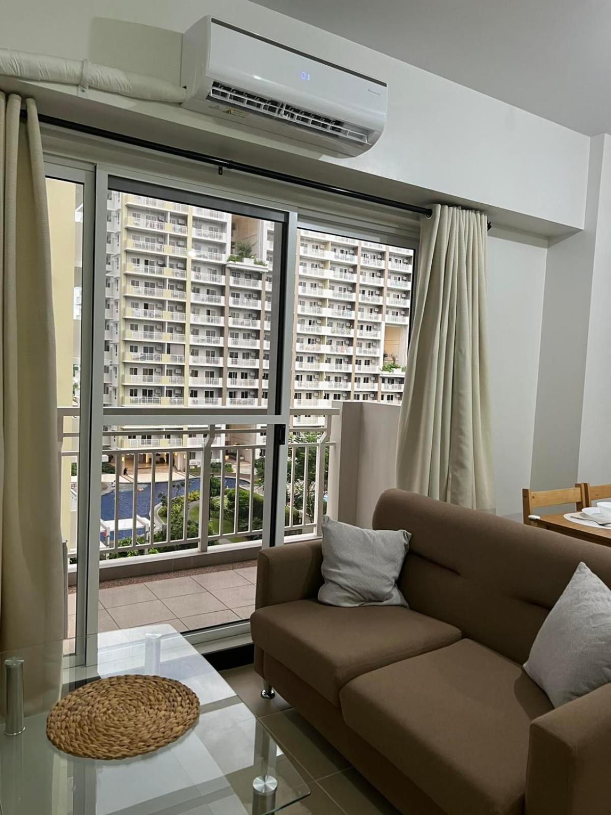 2 Bedroom Condo Unit Near Sm Bf & Naia At The Atherton By Dmci With 2 Balcony Paranaque City Экстерьер фото