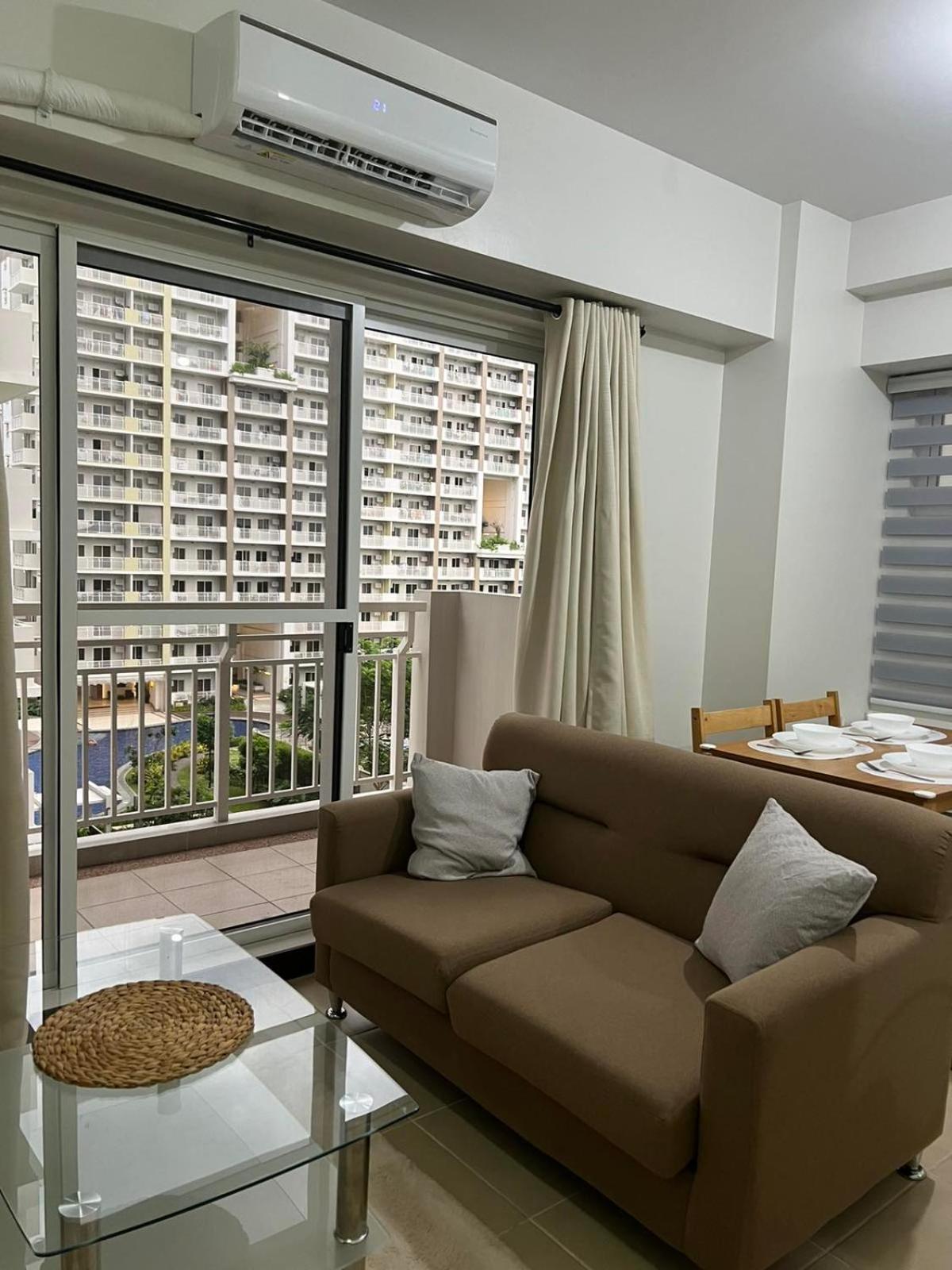2 Bedroom Condo Unit Near Sm Bf & Naia At The Atherton By Dmci With 2 Balcony Paranaque City Экстерьер фото