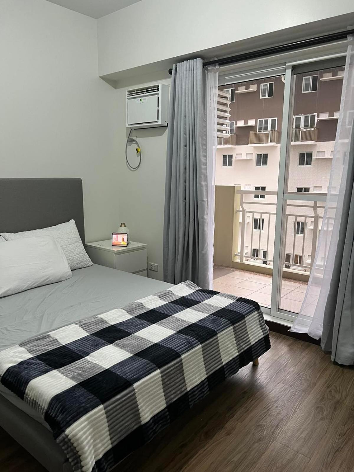 2 Bedroom Condo Unit Near Sm Bf & Naia At The Atherton By Dmci With 2 Balcony Paranaque City Экстерьер фото