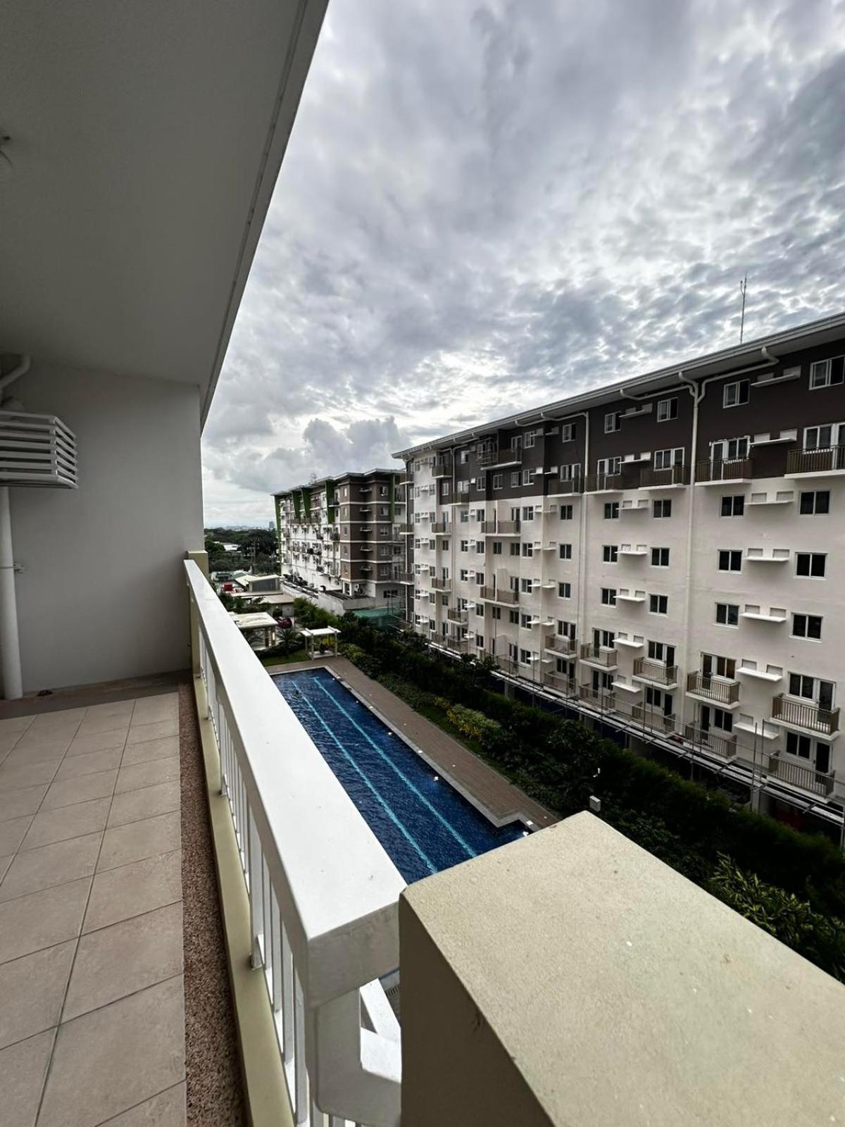 2 Bedroom Condo Unit Near Sm Bf & Naia At The Atherton By Dmci With 2 Balcony Paranaque City Экстерьер фото