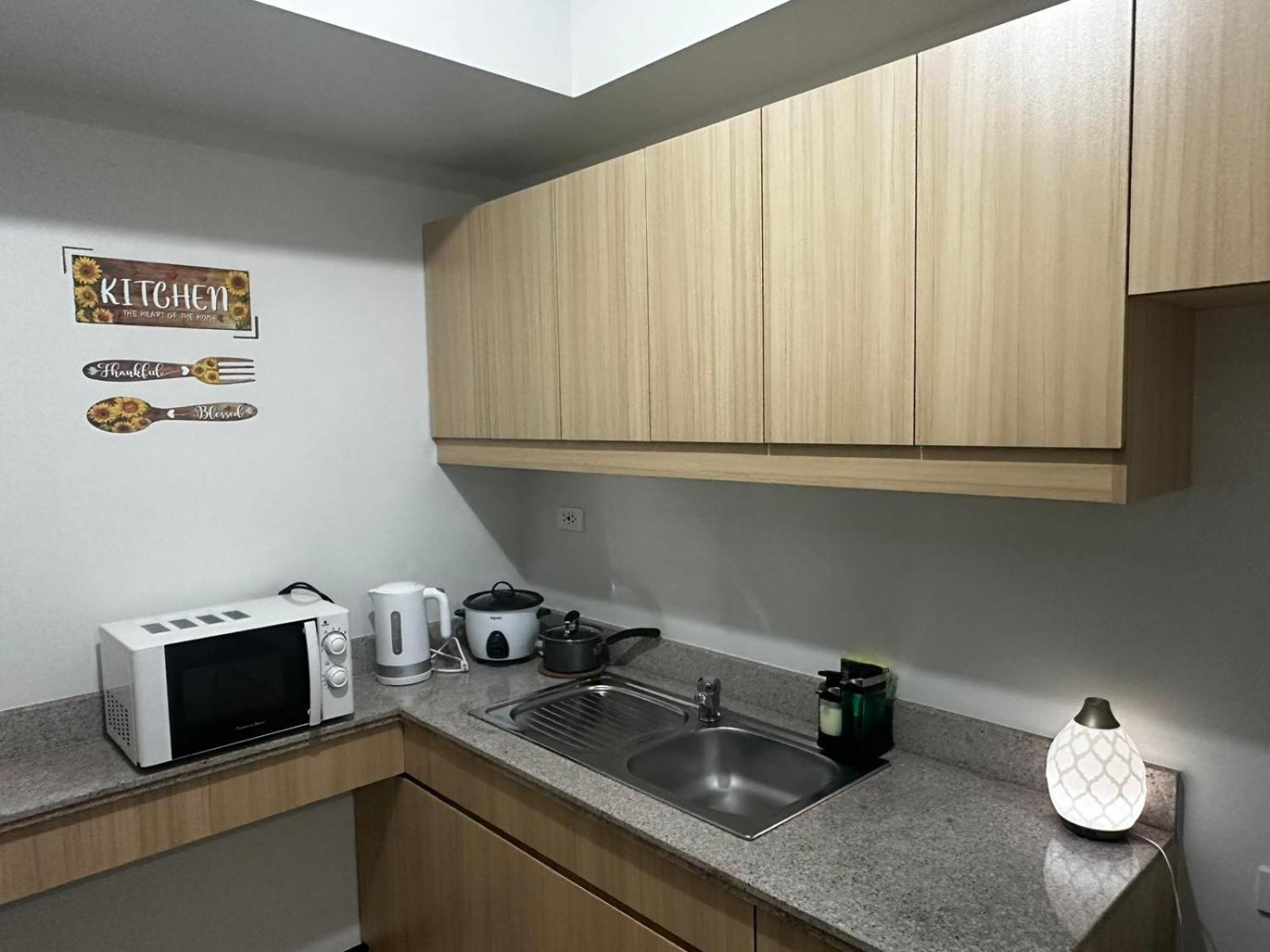 2 Bedroom Condo Unit Near Sm Bf & Naia At The Atherton By Dmci With 2 Balcony Paranaque City Экстерьер фото